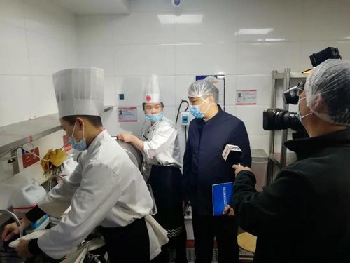 西海岸市場(chǎng)監(jiān)管局開展餐飲具專項(xiàng)整治，五家餐廳后廚接受監(jiān)督